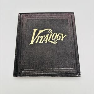 PEARL JAM Vitalogy Original 1994 EPIC E-66900 CD w/ Booklet. Very Good Condition